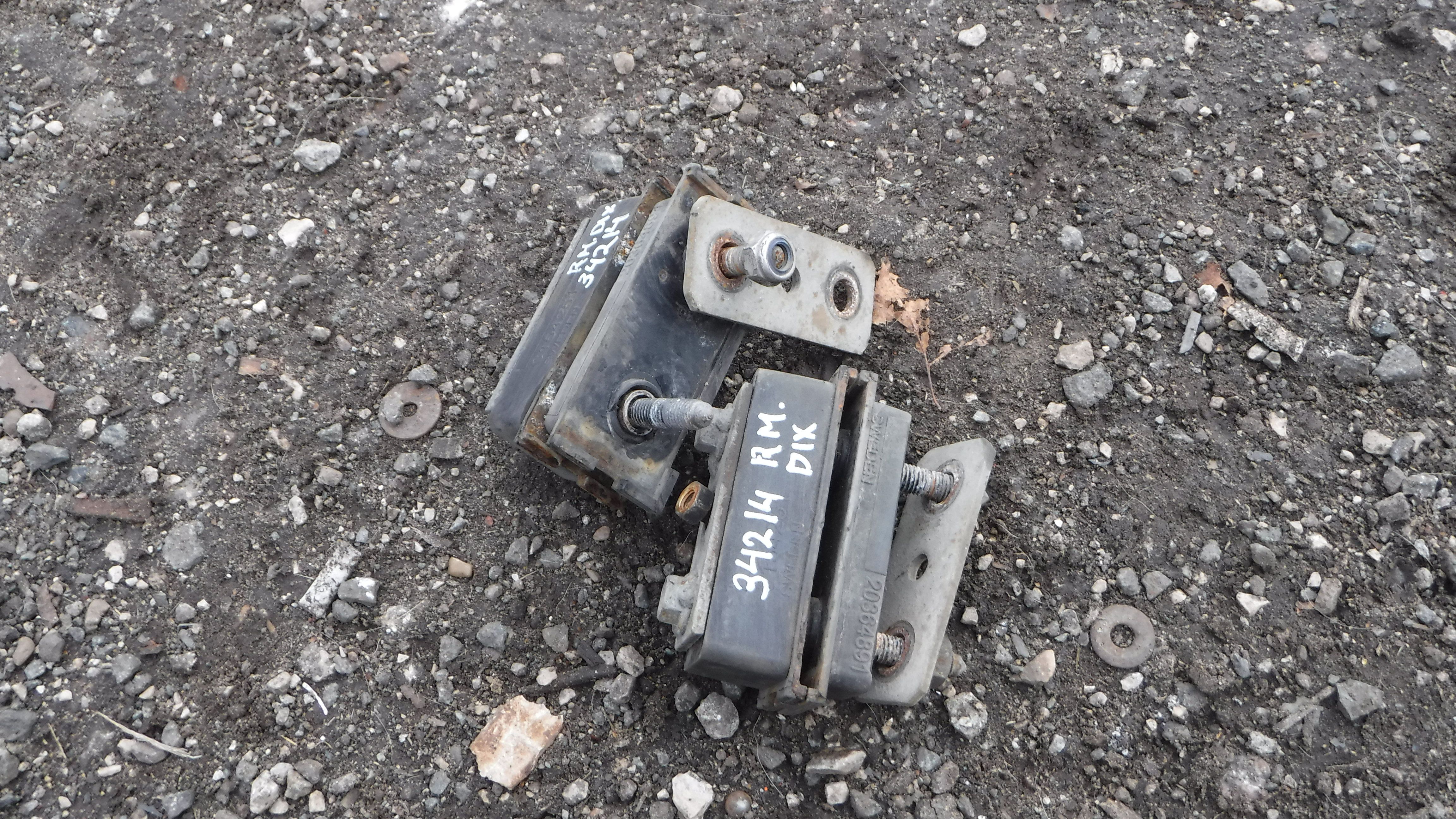 Виброизолятор подушка радиатора 20364891 3154251 Renault Magnum DXI12 2005